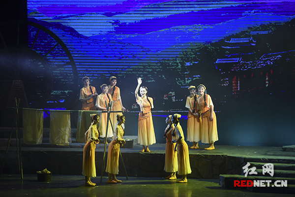 5月22日晚，大型民俗舞台剧《浏水人家》在长沙实验剧场隆重首演。