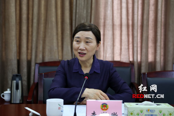李微微寄语大家，牢固树立“四个意识”，时刻铭记党员身份，将“讲政治、有信念”体现和落实到具体工作中去。