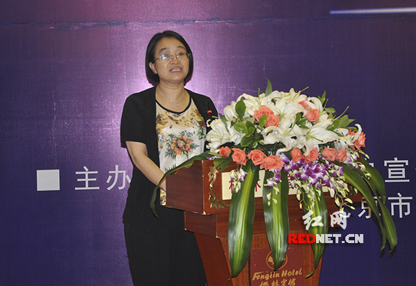 农工党湖南省委会专职副主委蒋秋桃代表农工党湖南省委会为论坛致辞。