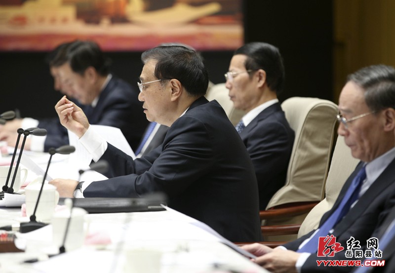 （资料图）2016年3月28日，李克强总理在国务院第四次廉政工作会议上说，为政不廉是腐败，为官不为也是变相腐败。“仕而废其事，罪也。”庸政懒政怠政必须继续坚决加以整治。国务院将继续开展大督查，该处理的处理，让能者上、庸者下、劣者汰，决不允许占着位子不干事。